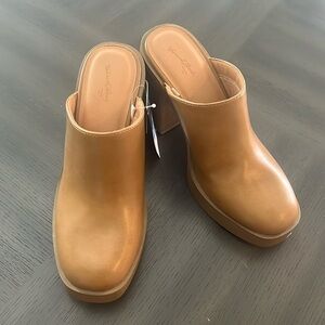 Universal Thread Tan Mules